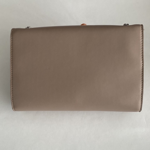 Women’s Metal Fringe Vegan Leather Purse BADGLEY MISCHKA Taupe - Picture 3 of 7